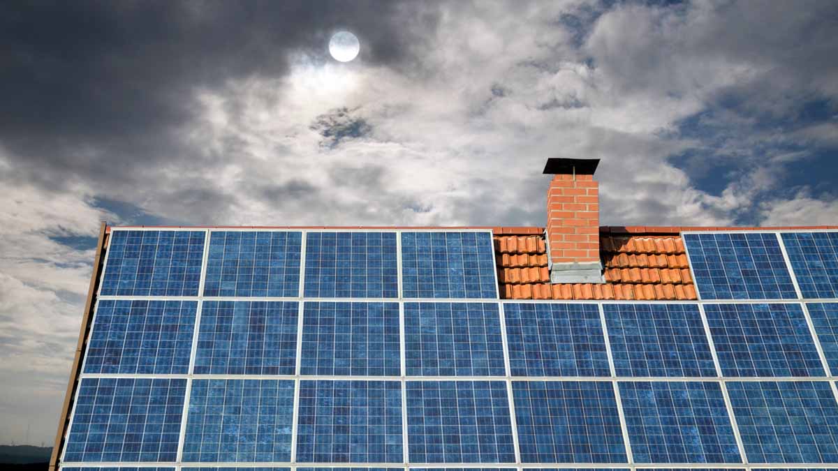 Lohnt sich Photovoltaik auf dem Dach auch bei unserem Wetter?